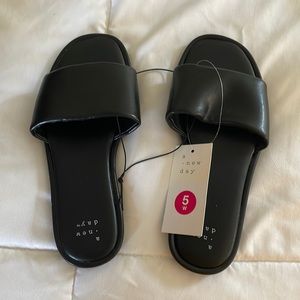 NWT Black slides size 5W